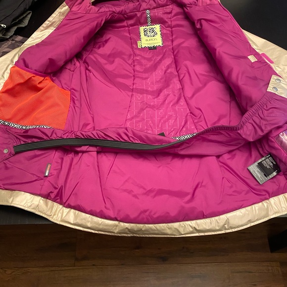 Women’s Burton ski/board jacket - Picture 4 of 5